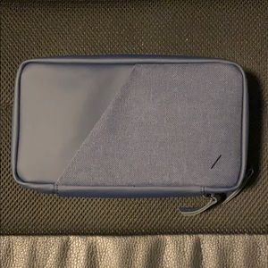 Native union accessory pouch